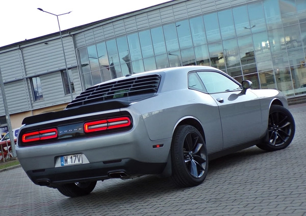 Dodge Challenger cena 92000 przebieg: 151000, rok produkcji 2016 z Gostynin małe 562